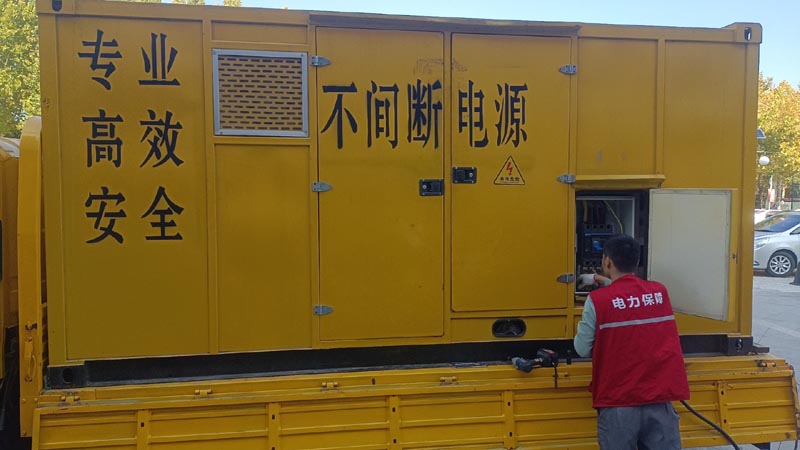 安定柴油发电机组和UPS电源配合使用时，如何避免切换过程中的电力中断？